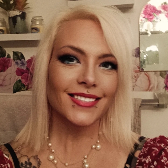 Meet your Posher, Cyn - Picture 6 of 8